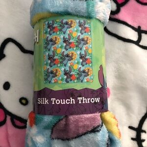 Lilo and stitch “Sunny stitch” Silk Touch Throw, NEW!
